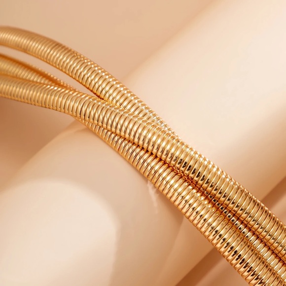 “Alice” gold plated twisted metal choker necklace - Picture 3 of 3